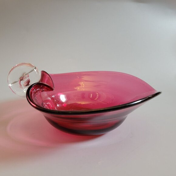 Vintage Pinlgrim Hand-Blown Art Glass Pink Heart Bowl With Clear Handle - Picture 5 of 9